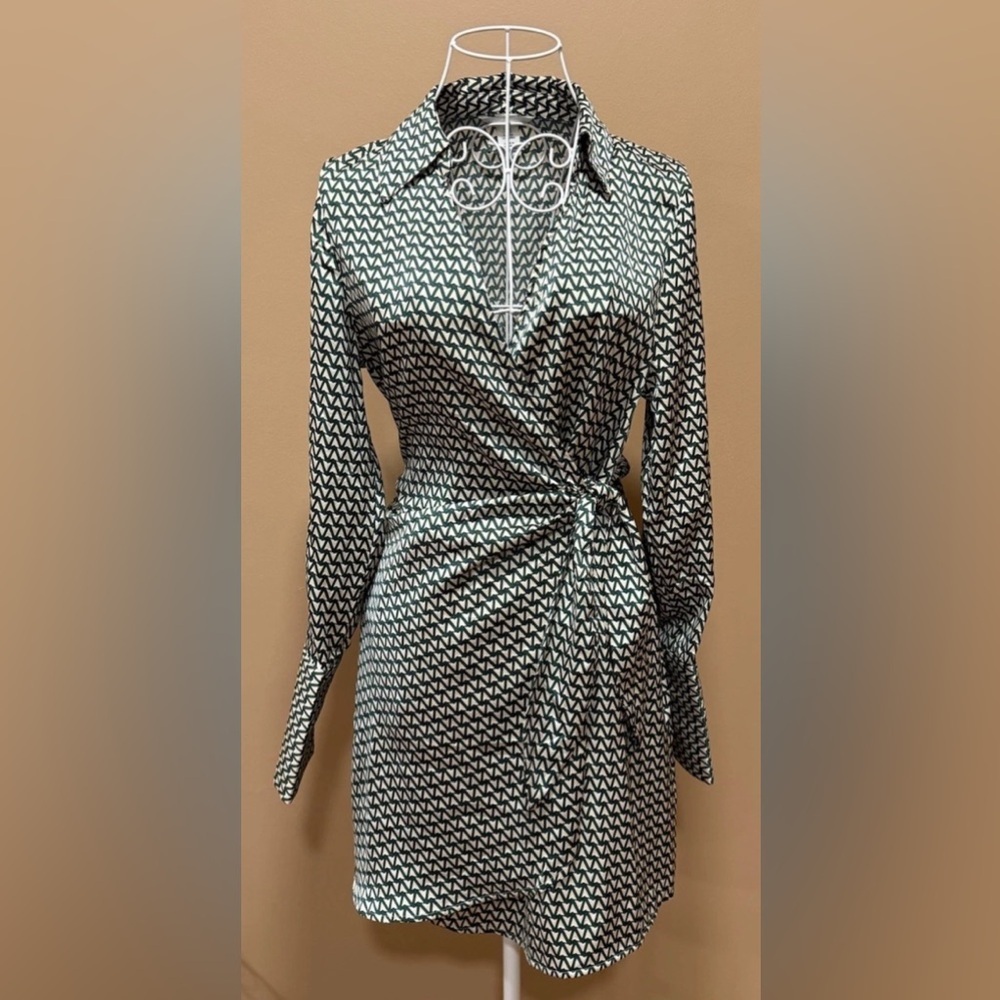 H&M Green White Geometric Wrap Dress XS Long Sleeve Collared